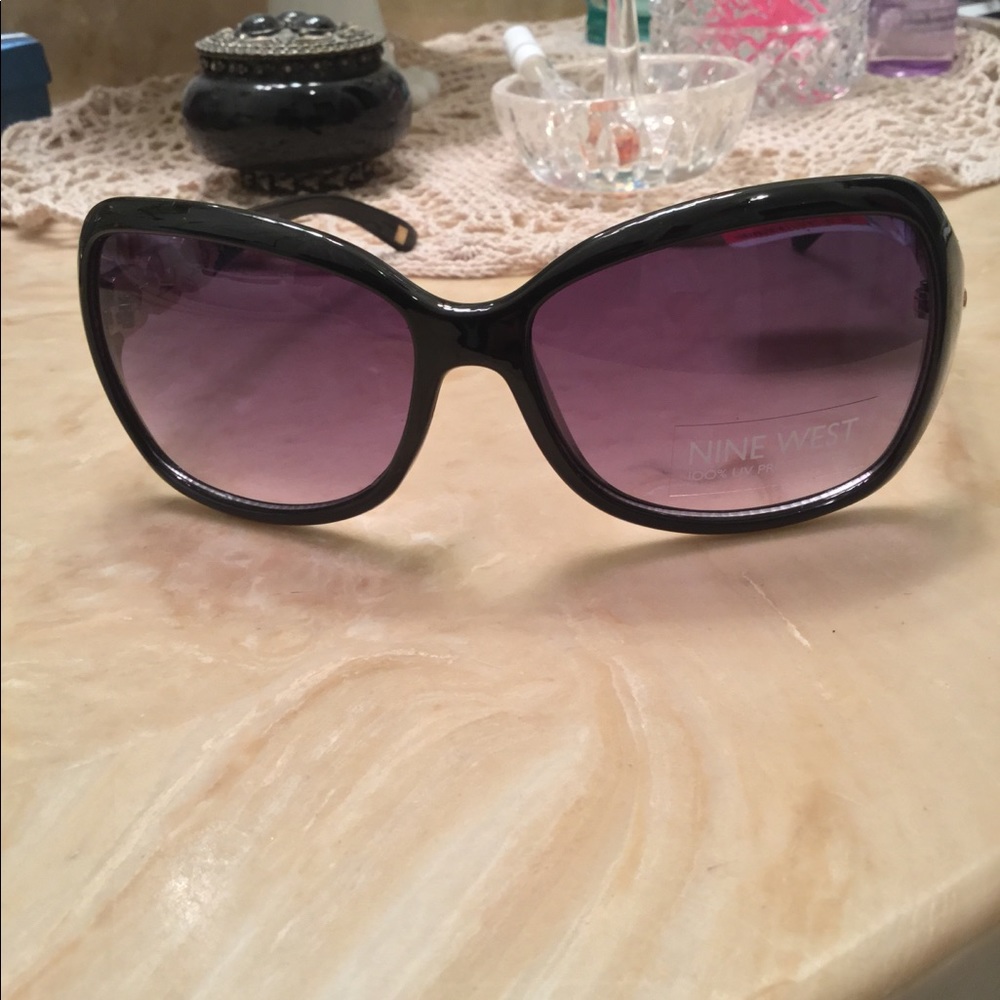 💛9 West Sunglasses 😎